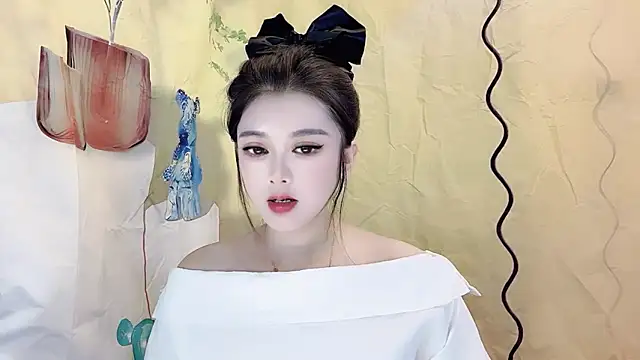 Snapshot of VIWVI chatting on 10.17.25 VIWVI online show from 10.17.25