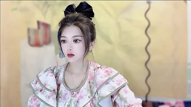 Snapshot of VIWVI chatting on 10.28.25 VIWVI online show from 10.28.25