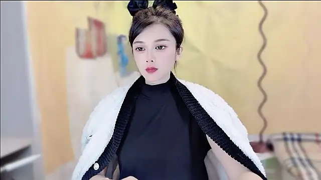 Snapshot of VIWVI chatting on 11.08.25 VIWVI online show from 11.08.25