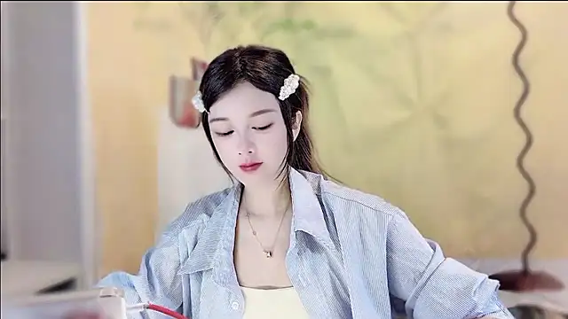 Snapshot of VIWVI chatting on 11.24.25 VIWVI online show from 11.24.25