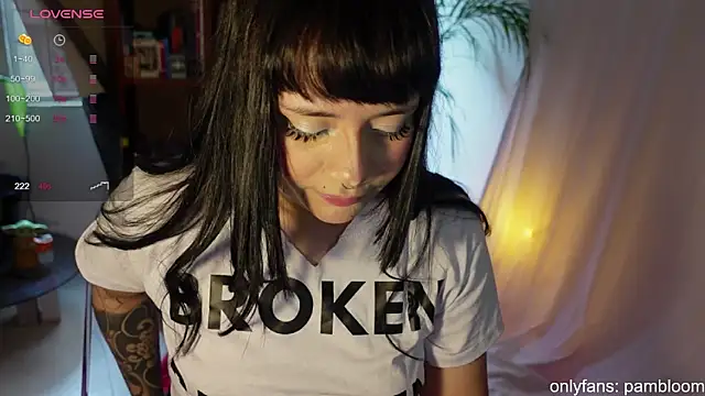 Snapshot of droolingdollfacee chatting on 03.17.25 droolingdollfacee online show from 03.17.25