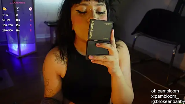 Snapshot of droolingdollfacee chatting on 09.20.25 droolingdollfacee online show from 09.20.25