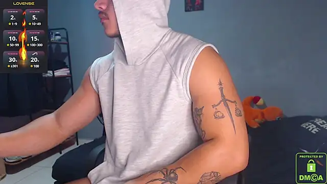 Snapshot of paulo_allen chatting on 02.11.25 paulo allen online show from 02.11.25