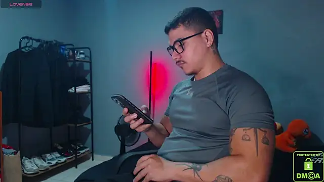 Snapshot of paulo_allen chatting on 02.15.25 paulo allen online show from 02.15.25