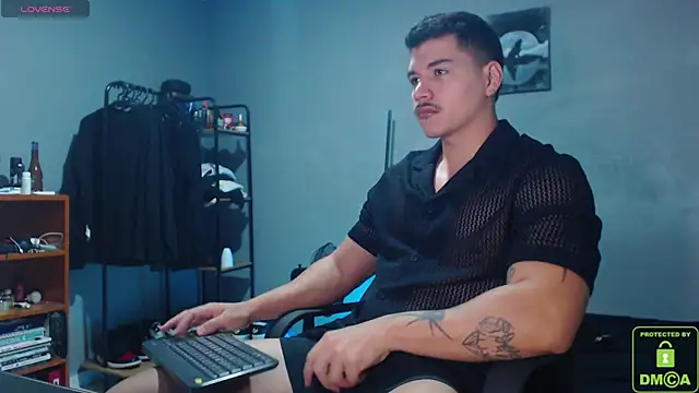 Snapshot of paulo_allen chatting on 03.13.25 paulo allen online show from 03.13.25