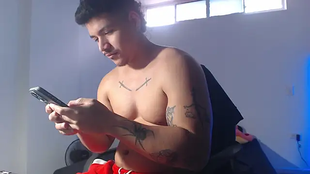 Snapshot of paulo_allen chatting on 10.06.25 paulo allen online show from 10.06.25