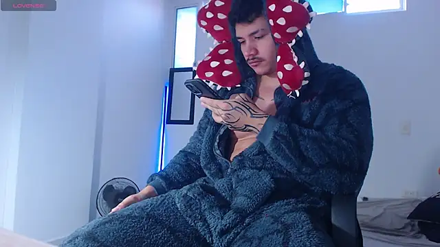 Snapshot of paulo_allen chatting on 01.06.26 paulo allen online show from 01.06.26