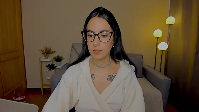 miadaniells hot online show from 11.28.25