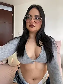 Snapshot of montmariana chatting on 05.24.26 montmariana online show from 05.24.26