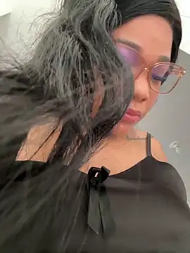 ashley Tompson1 online show from 11.13.25