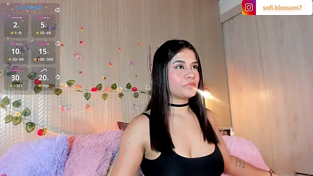 Snapshot of Sofi_Blossom chatting on 06.17.26 Sofi Blossom online show from 06.17.26