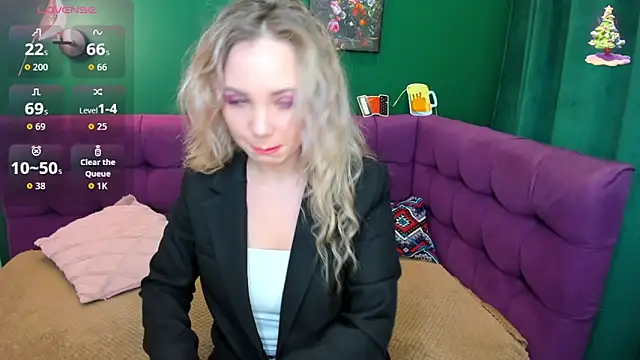 Snapshot of EvaMoran chatting on 09.25.25 EvaMoran online show from 09.25.25