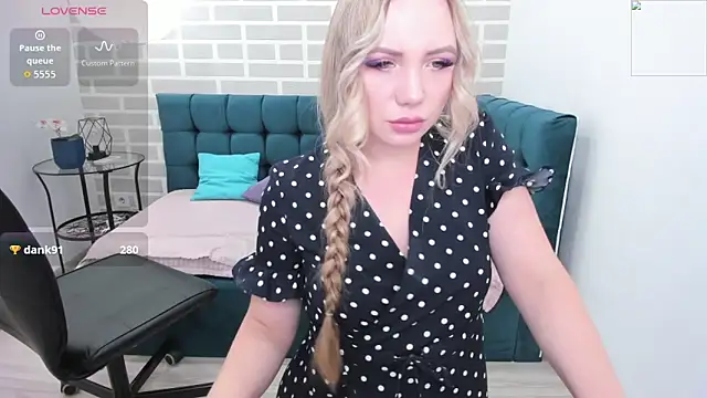 Snapshot of EvaMoran chatting on 06.08.26 EvaMoran online show from 06.08.26