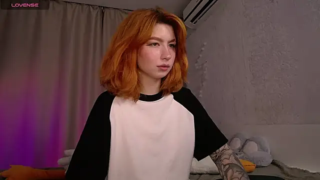 Snapshot of Evaa_Moonn_ chatting on 09.12.25 Evaa Moonn  online show from 09.12.25