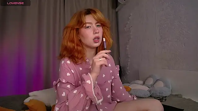 Snapshot of Evaa_Moonn_ chatting on 09.12.25 Evaa Moonn  online show from 09.12.25