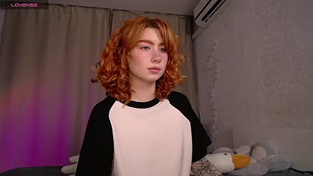 Snapshot of Evaa_Moonn_ chatting on 10.13.25 Evaa Moonn  online show from 10.13.25