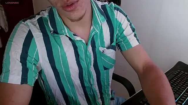 Snapshot of deividcloud36 chatting on 03.17.25 deividcloud36 online show from 03.17.25