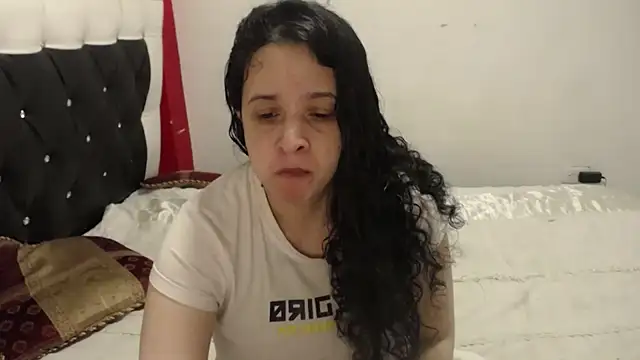 Katty Bones online show from 11.05.25