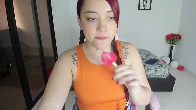 Snapshot of julinee_smithh chatting on 10.24.25 julinee smithh online show from 10.24.25