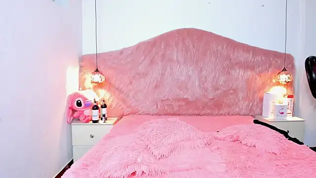 Derek and Skarlet online show from 11.28.25