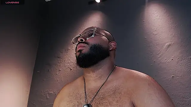 Snapshot of DilanJonnes_ chatting on 03.05.26 DilanJonnes online show from 03.05.26