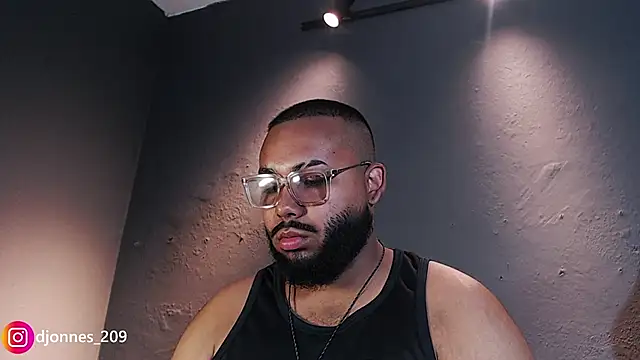 Snapshot of DilanJonnes_ chatting on 03.12.26 DilanJonnes online show from 03.12.26