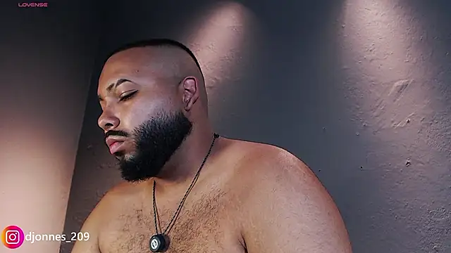 Snapshot of DilanJonnes_ chatting on 03.13.26 DilanJonnes online show from 03.13.26