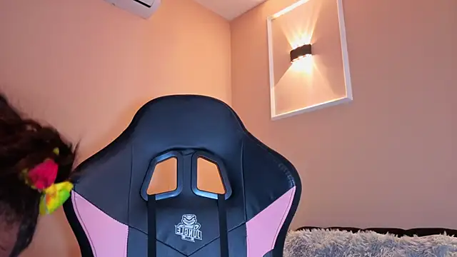 Snapshot of SheilaSmiith chatting on 10.24.25 SheilaSmiith online show from 10.24.25