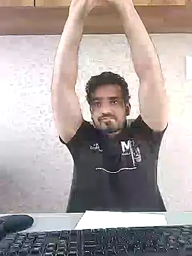 Snapshot of indianguy89 chatting on 12.29.24 indianguy89 online show from 12.29.24