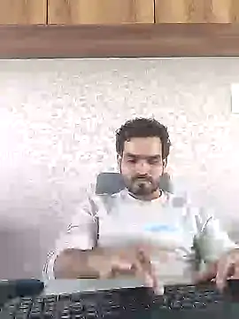 Snapshot of indianguy89 chatting on 01.04.25 indianguy89 online show from 01.04.25