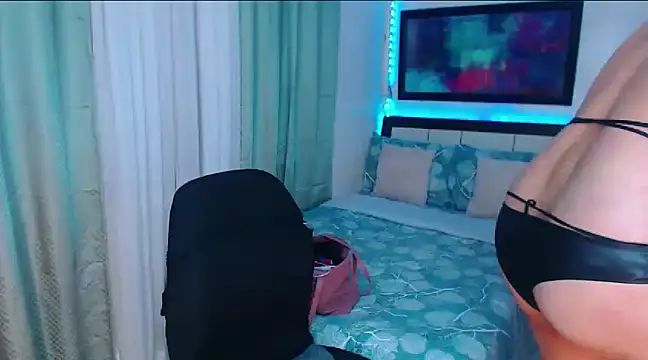 Snapshot of Heavenly_Treats chatting on 01.18.25 Heavenly Treats online show from 01.18.25