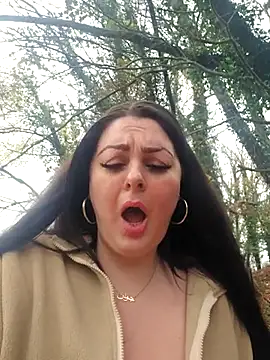 Snapshot of Britishbella chatting on 11.27.25 Britishbella online show from 11.27.25