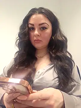 Snapshot of Britishbella chatting on 02.05.26 Britishbella online show from 02.05.26