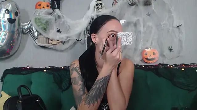 IzabelllNoir online show from 10.30.25