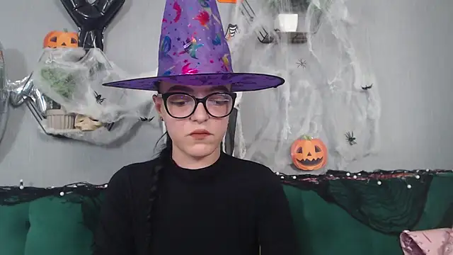 IzabelllNoir online show from 10.31.25