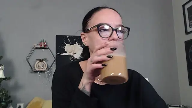 IzabelllNoir online show from 12.19.25