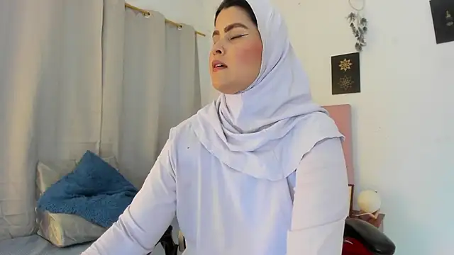 Snapshot of AishaAmin_ chatting on 06.13.26 AishaAmin online show from 06.13.26