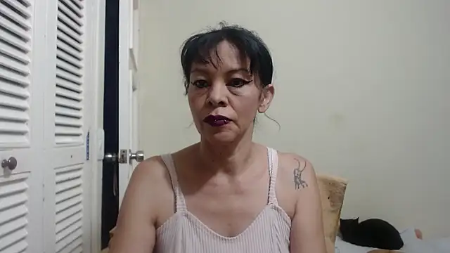 Snapshot of electra-mommy chatting on 02.19.25 electra-mommy online show from 02.19.25