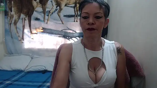 Snapshot of electra-mommy chatting on 02.26.25 electra-mommy online show from 02.26.25