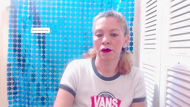 Snapshot of electra-mommy chatting on 11.23.25 electra-mommy online show from 11.23.25