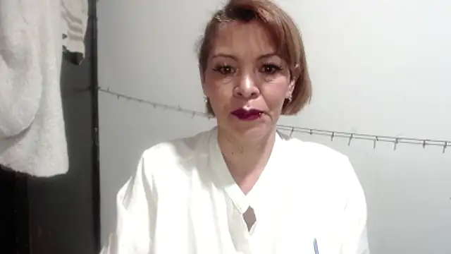 Snapshot of electra-mommy chatting on 06.20.26 electra-mommy online show from 06.20.26