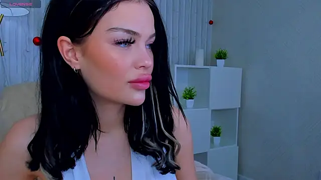 Snapshot of Angel_Sapphire_ chatting on 12.21.24 Angel Sapphire online show from 12.21.24