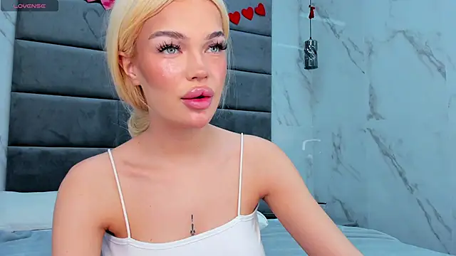 Snapshot of Angel_Sapphire_ chatting on 03.19.25 Angel Sapphire online show from 03.19.25