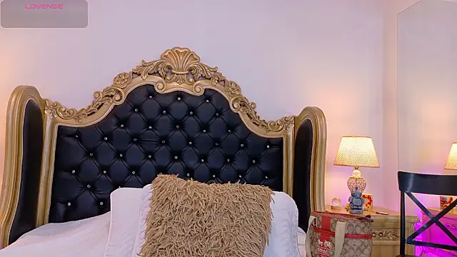 Snapshot of AdelinaVans chatting on 03.16.26 AdelinaVans online show from 03.16.26