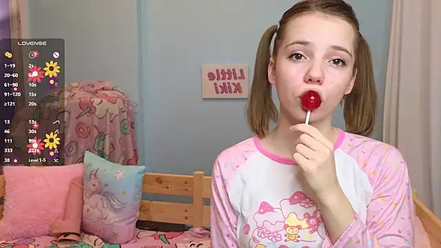 PrincessLittleKiki online show from 10.17.25