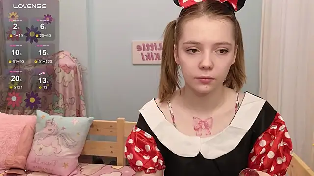 Snapshot of PrincessLittleKiki chatting on 10.31.25 PrincessLittleKiki online show from 10.31.25