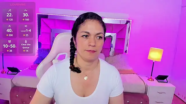Snapshot of Aliciia_cute1 chatting on 02.25.25 Aliciia cute1 online show from 02.25.25