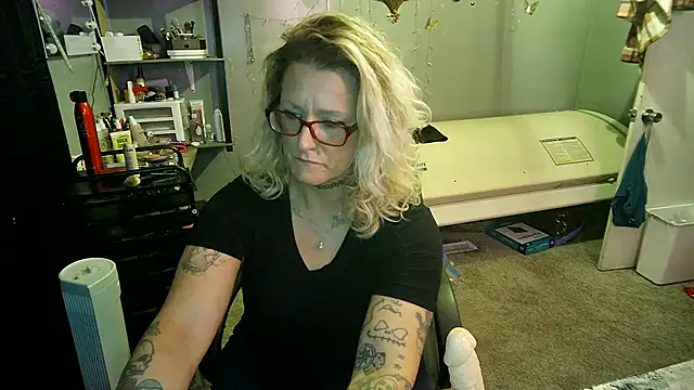 Lisalovely6981 online show from 02.24.25