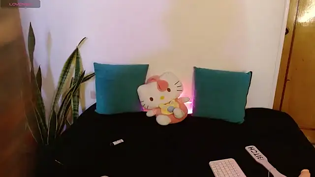 kittycatw online show from 12.17.25