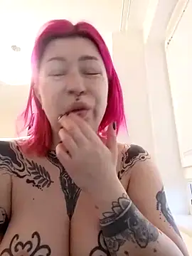 Snapshot of divine_eve chatting on 02.19.25 divine eve online show from 02.19.25